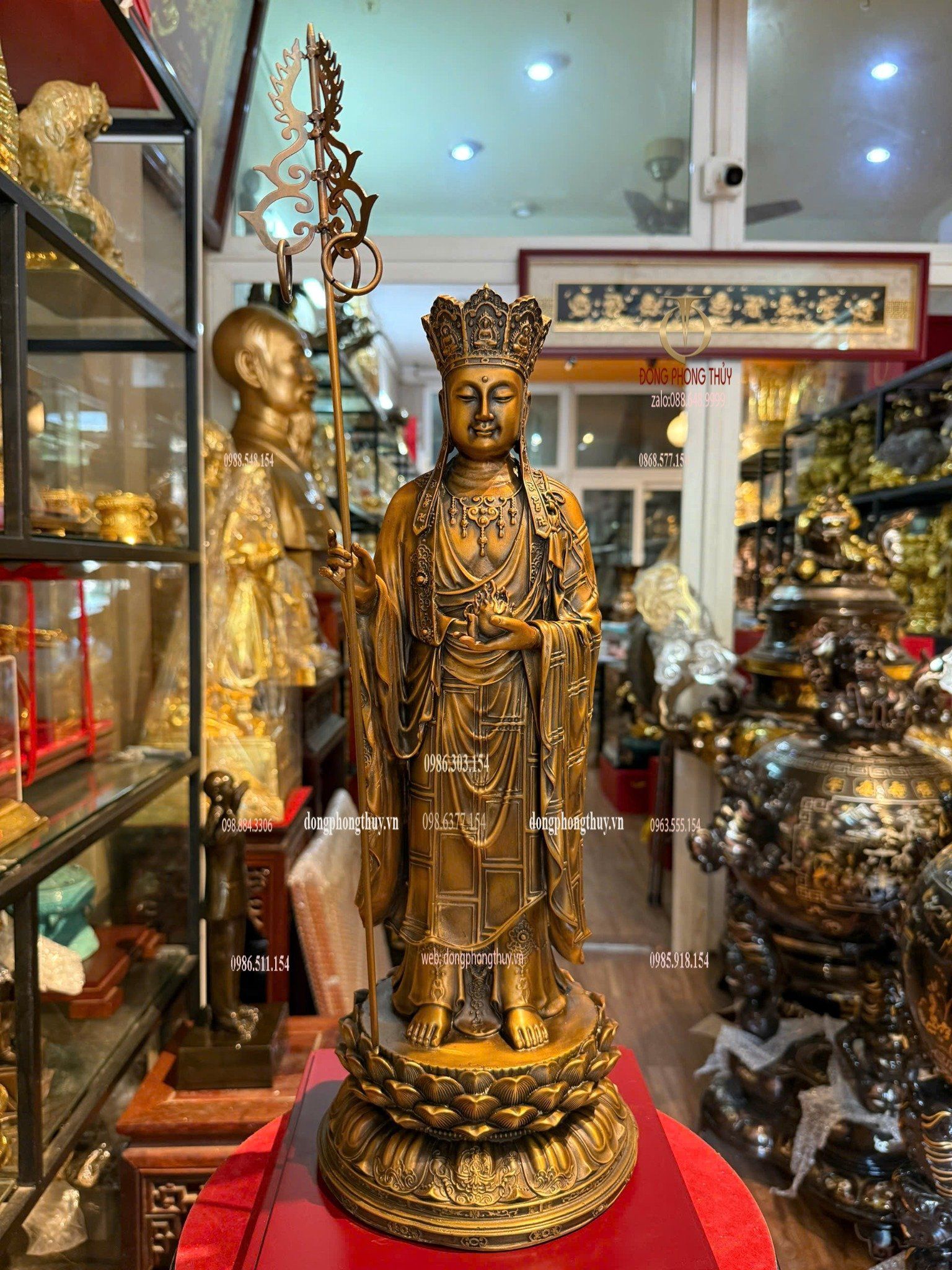 Tượng địa tạng đứng