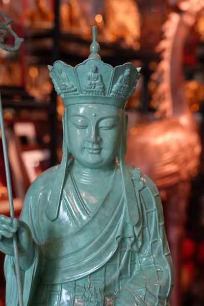 Tượng Địa Tạng Vương Bồ Tát bằng đồng màu patina