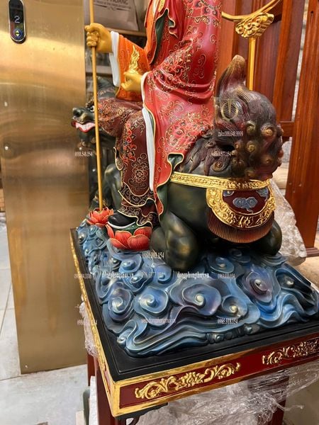 Tượng Địa Tạng Vương bằng đồng vẽ gấm