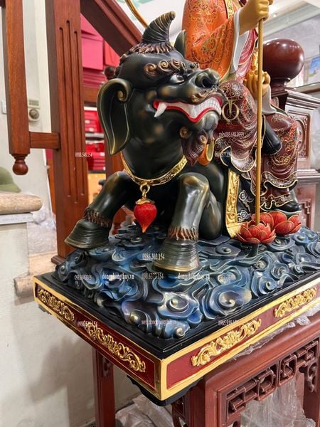 Tượng Địa Tạng Vương bằng đồng vẽ gấm