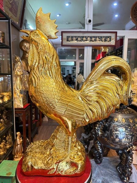 Tượng gà trống bằng đồng dát vàng