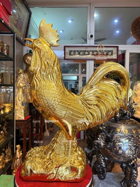 Tượng gà trống bằng đồng dát vàng