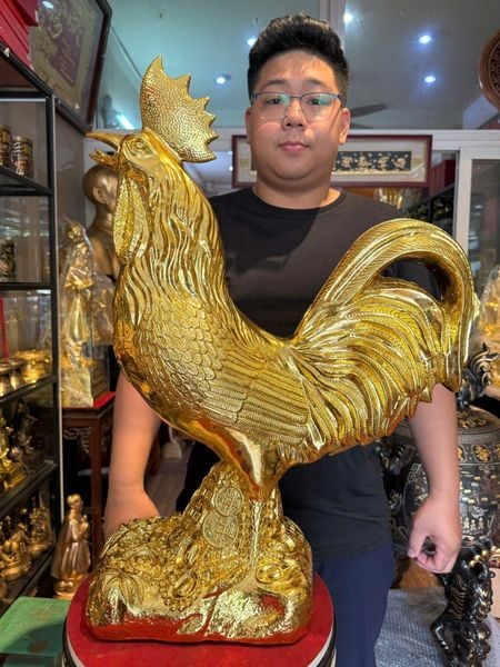 Tượng gà trống bằng đồng dát vàng