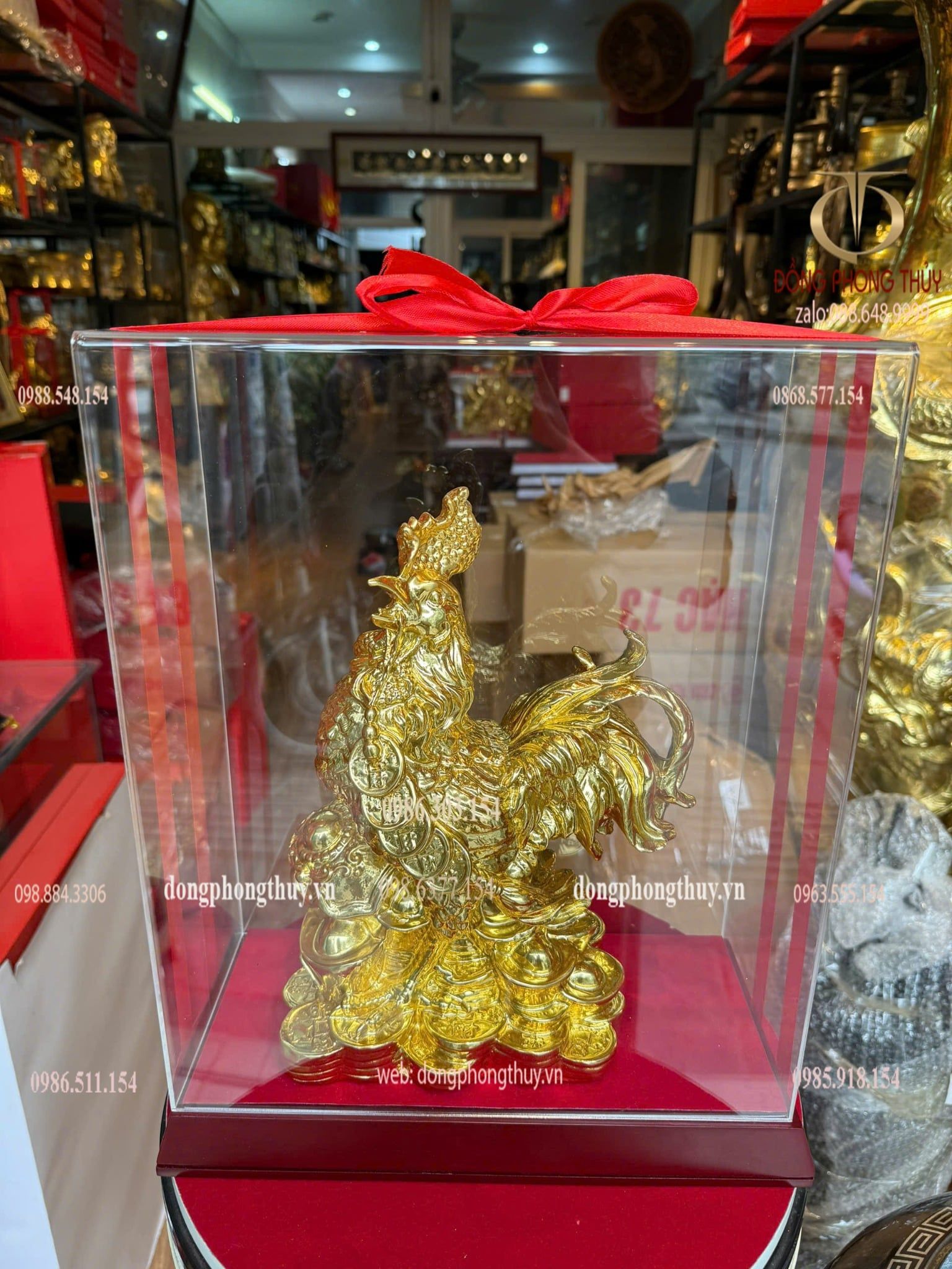 Tượng gà bằng đồng dát vàng