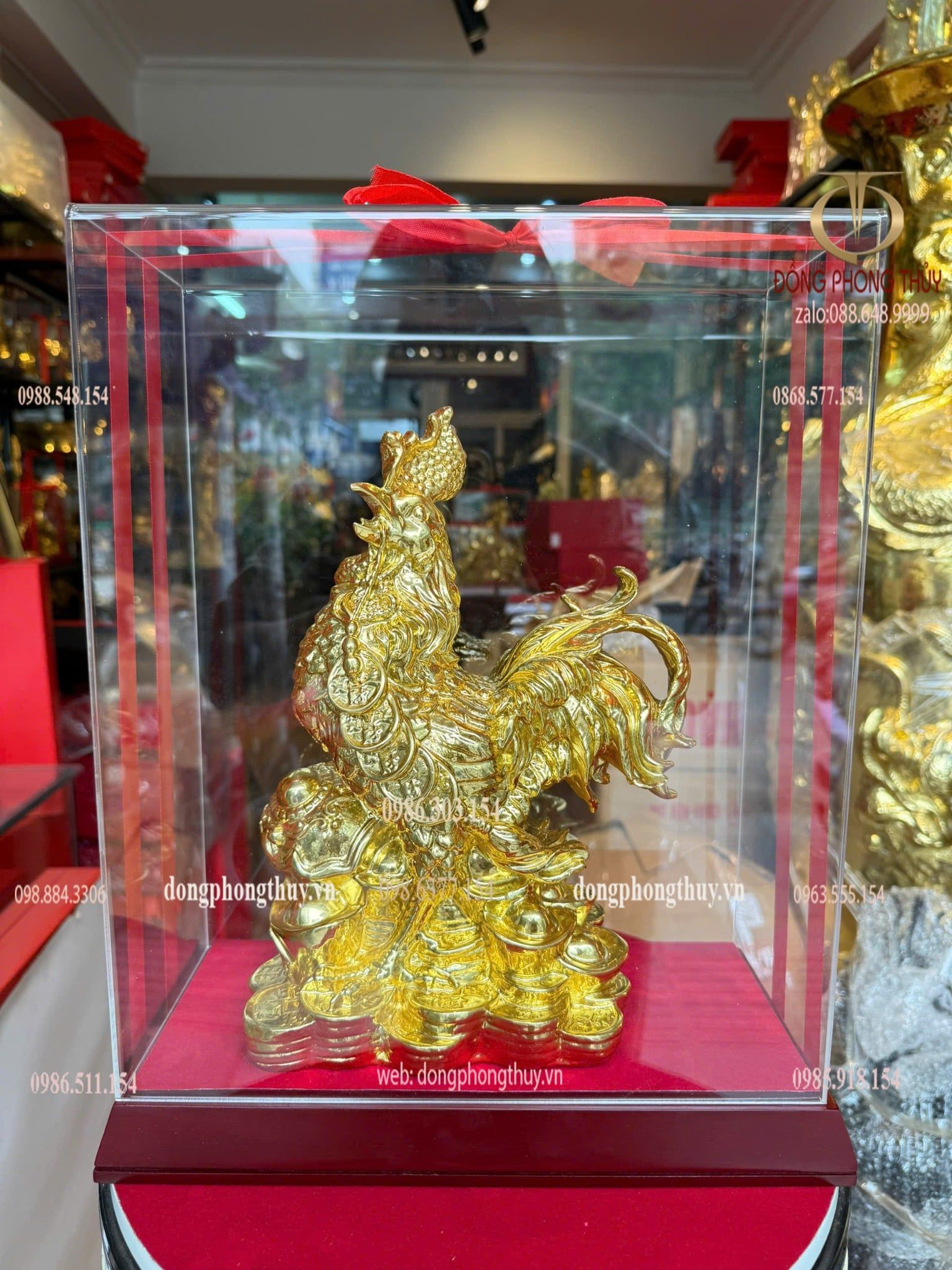 Tượng gà bằng đồng dát vàng