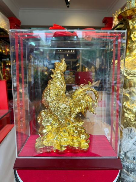 Tượng gà bằng đồng dát vàng