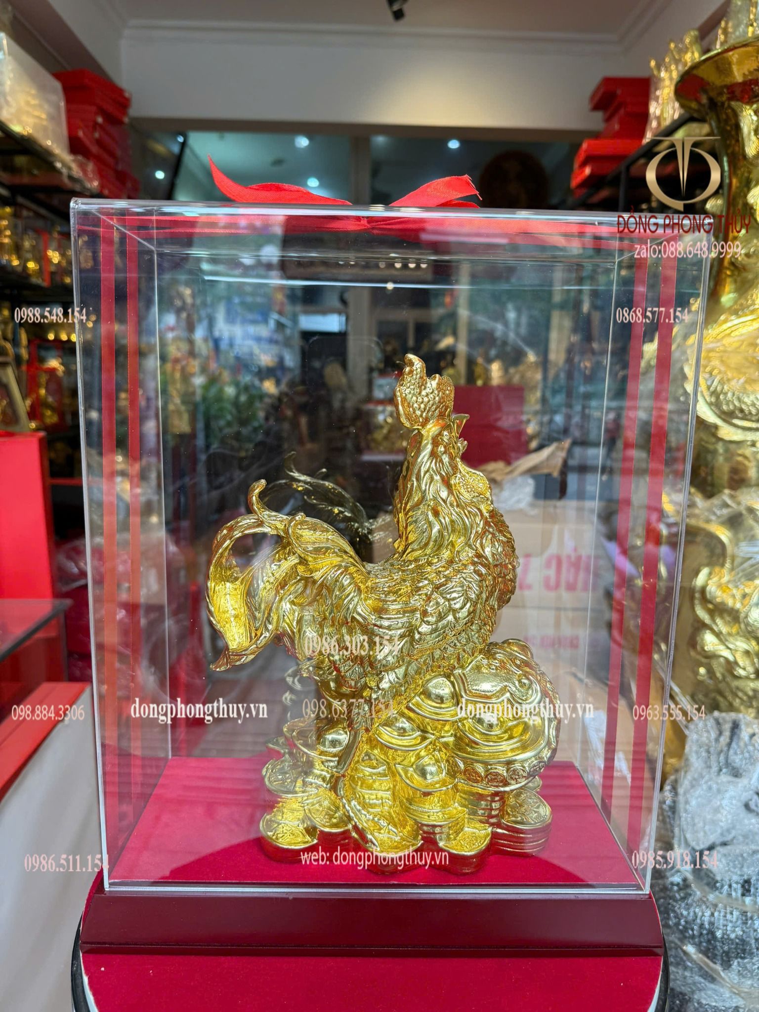 Tượng gà bằng đồng dát vàng