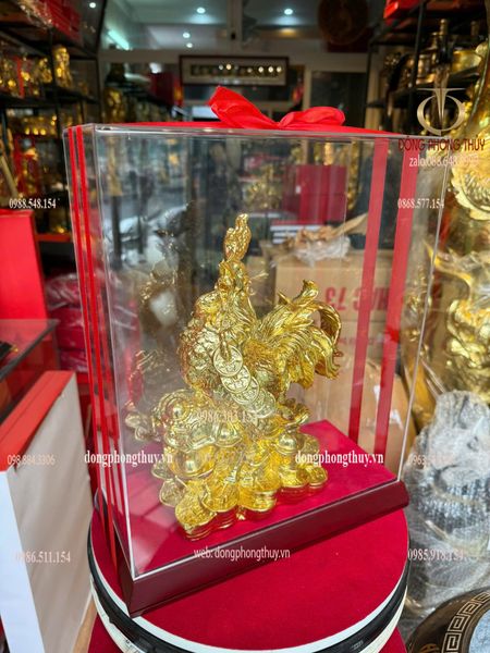 Tượng gà bằng đồng dát vàng