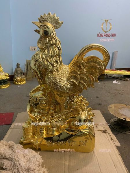 Tượng gà bằng đồng dát vàng 24k