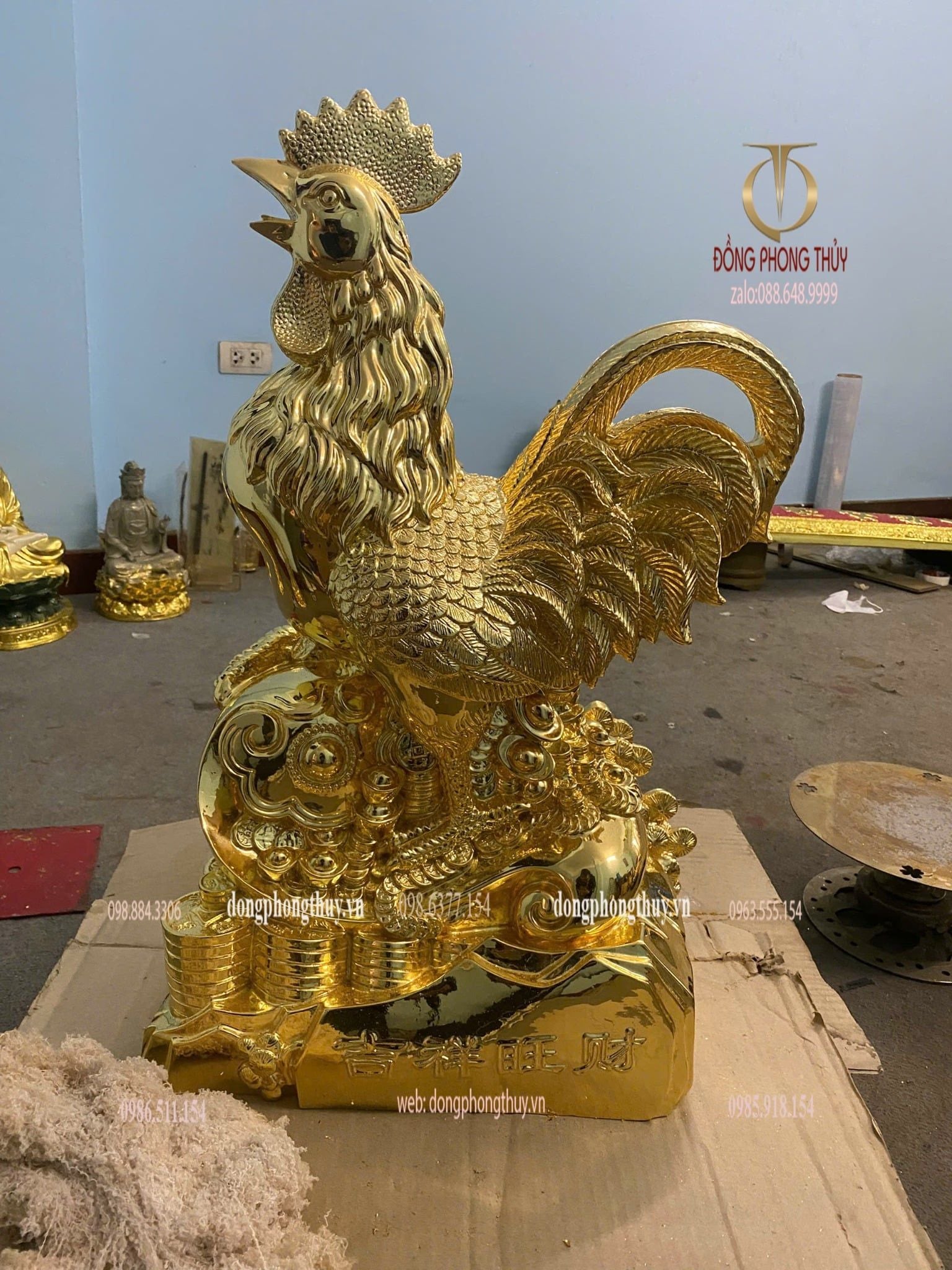 Tượng gà bằng đồng dát vàng 24k