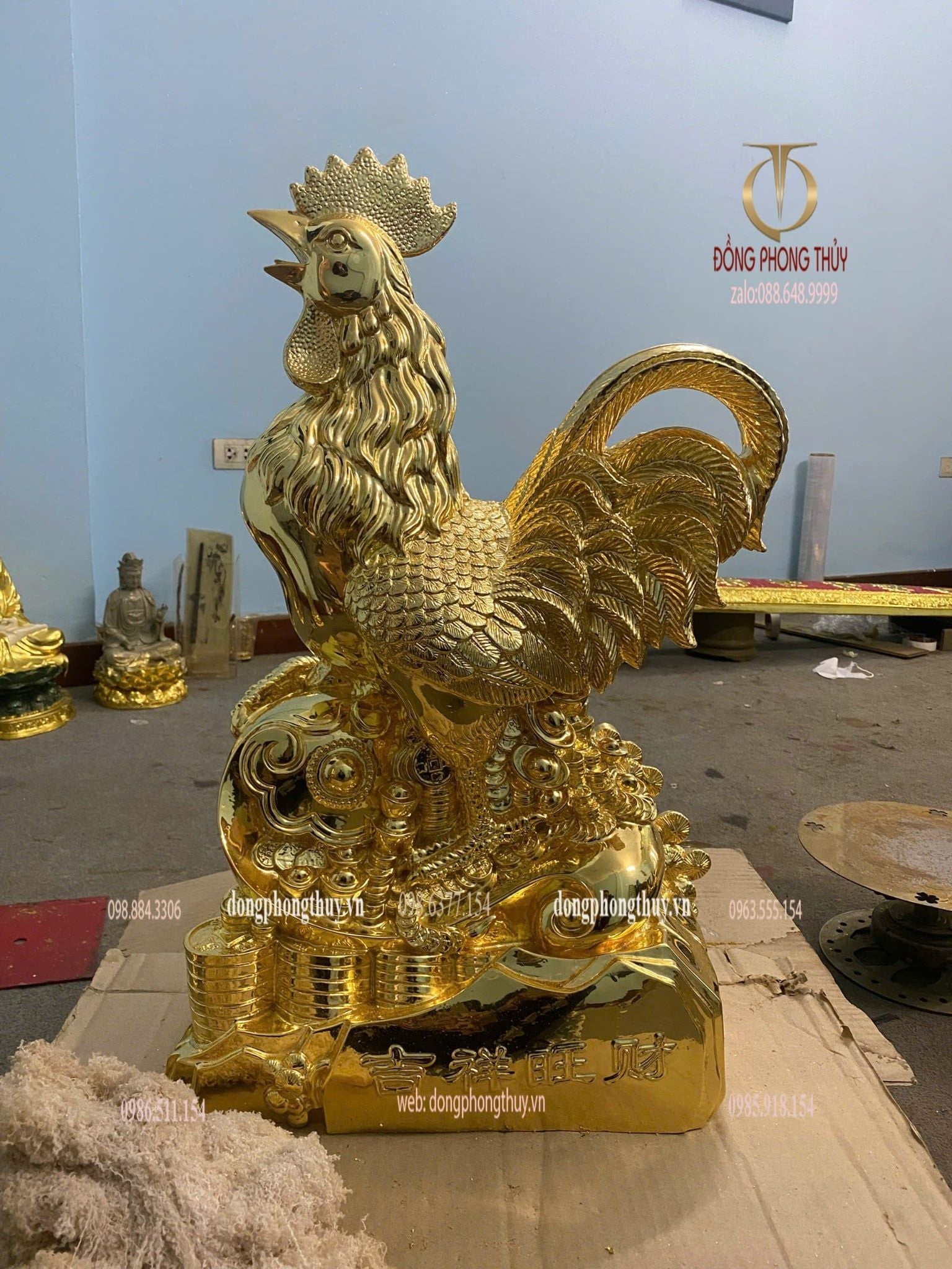 Tượng gà bằng đồng dát vàng 24k