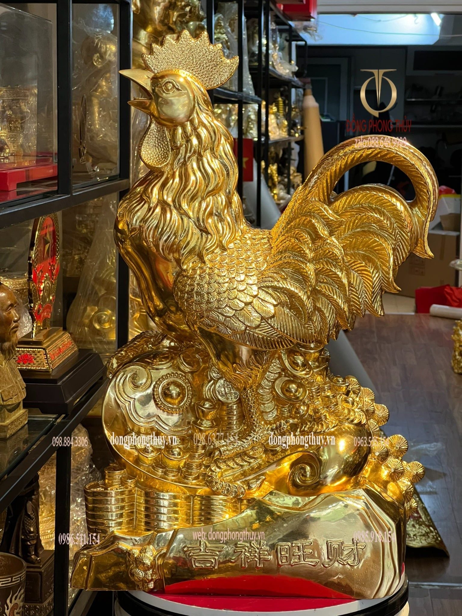 Tượng gà bằng đồng dát vàng 24k