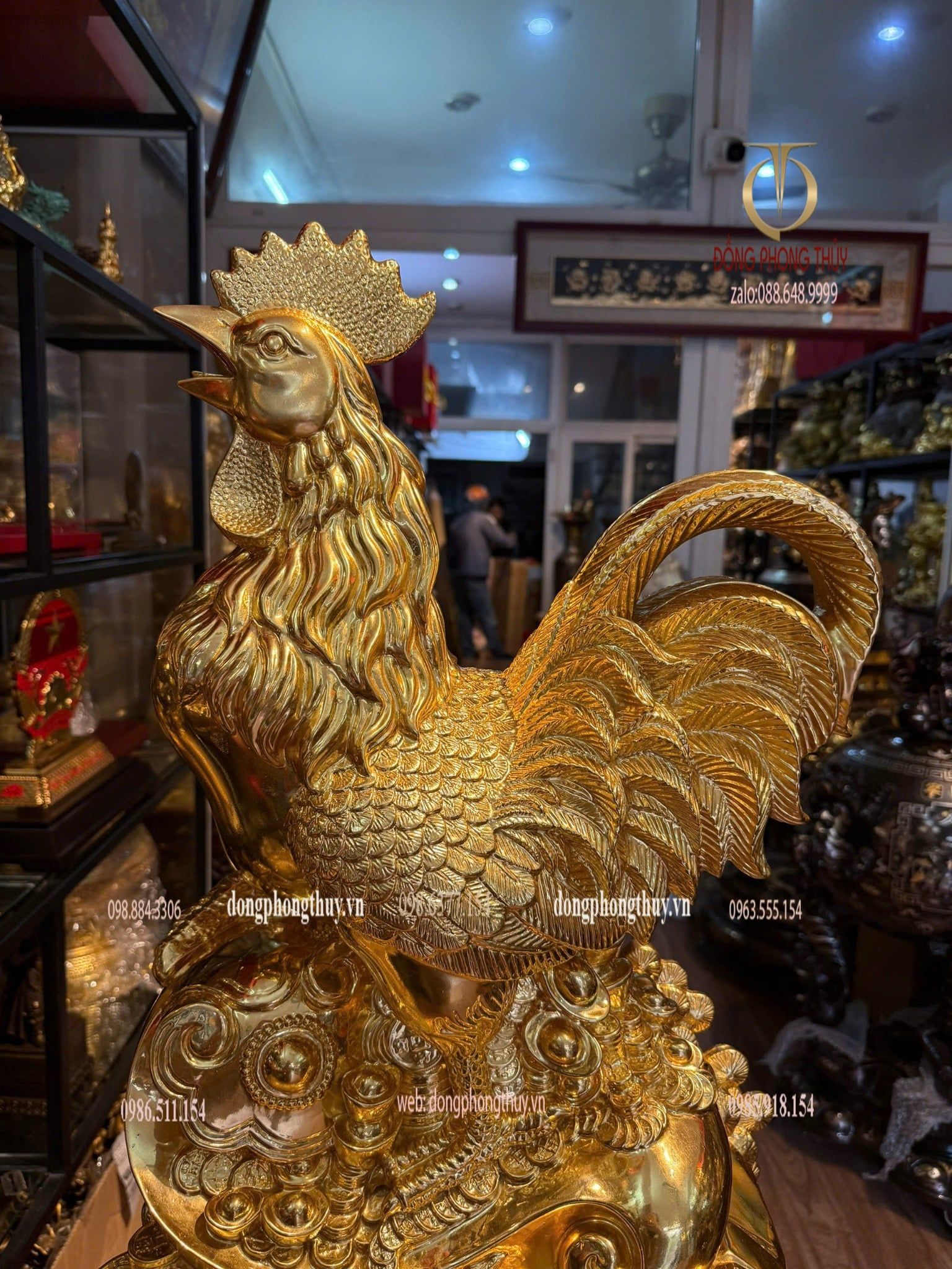 Tượng gà bằng đồng dát vàng 24k
