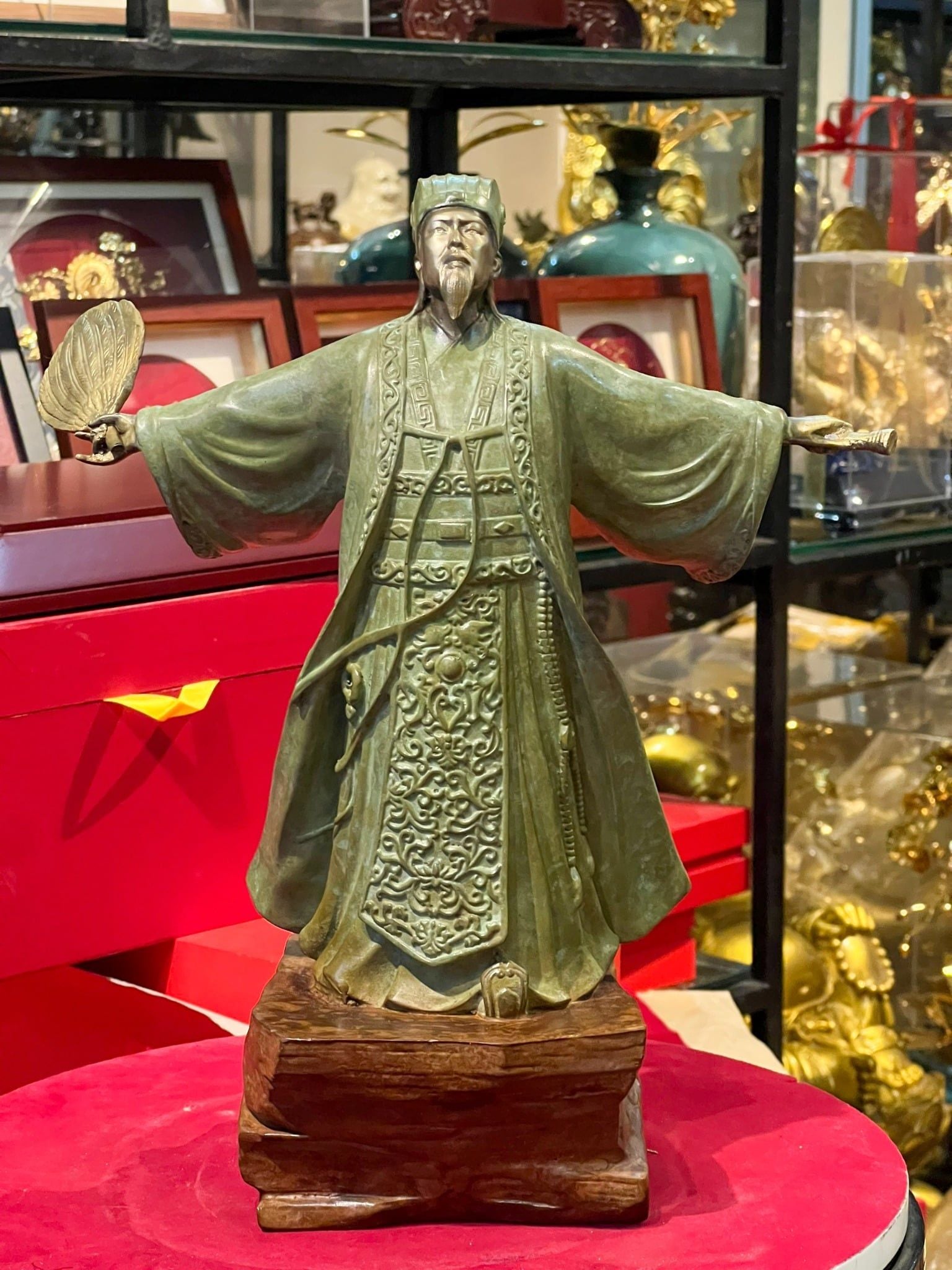 Tượng khổng minh gia cát lượng mượn gió đông