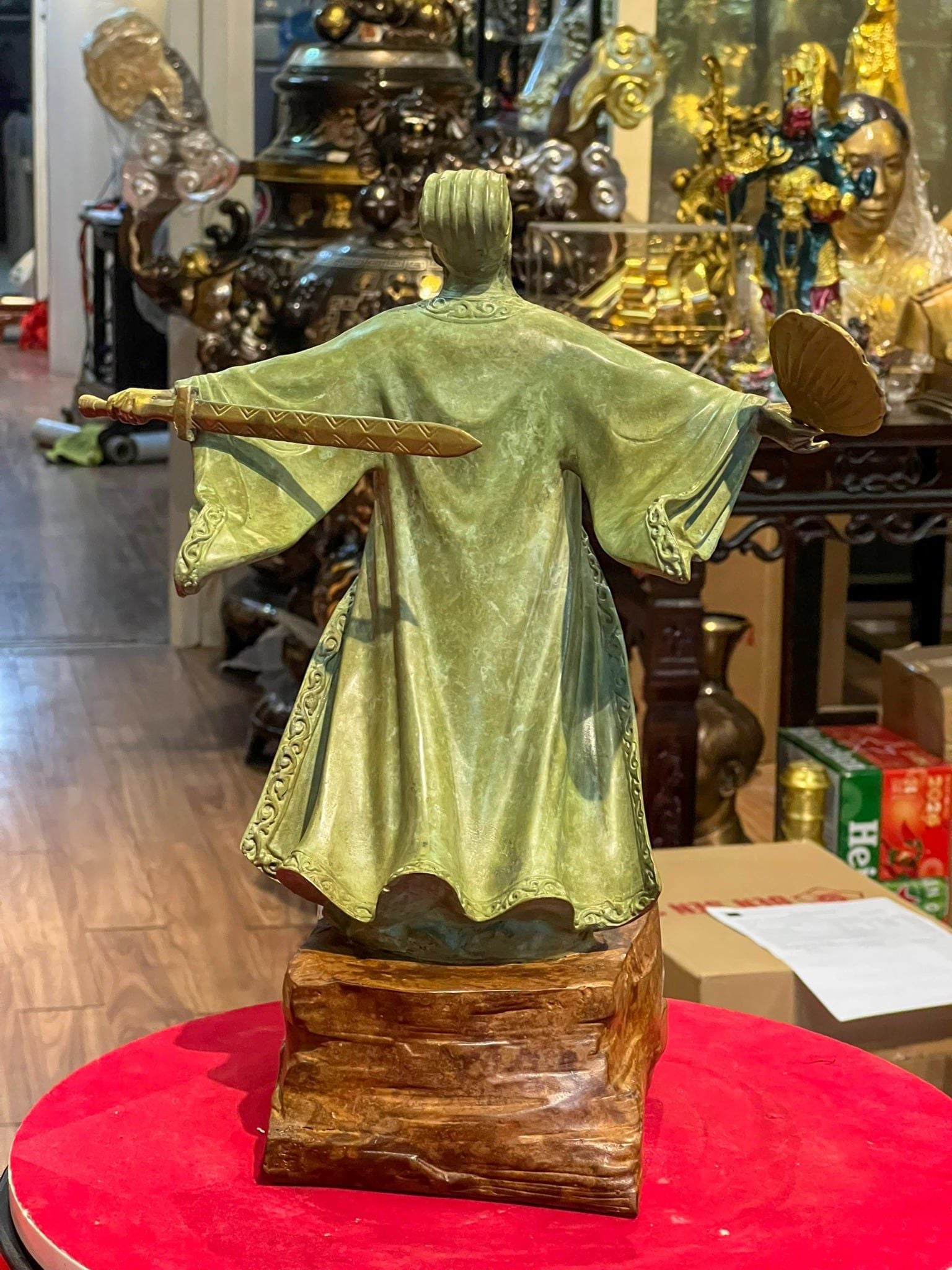 Tượng khổng minh gia cát lượng mượn gió đông