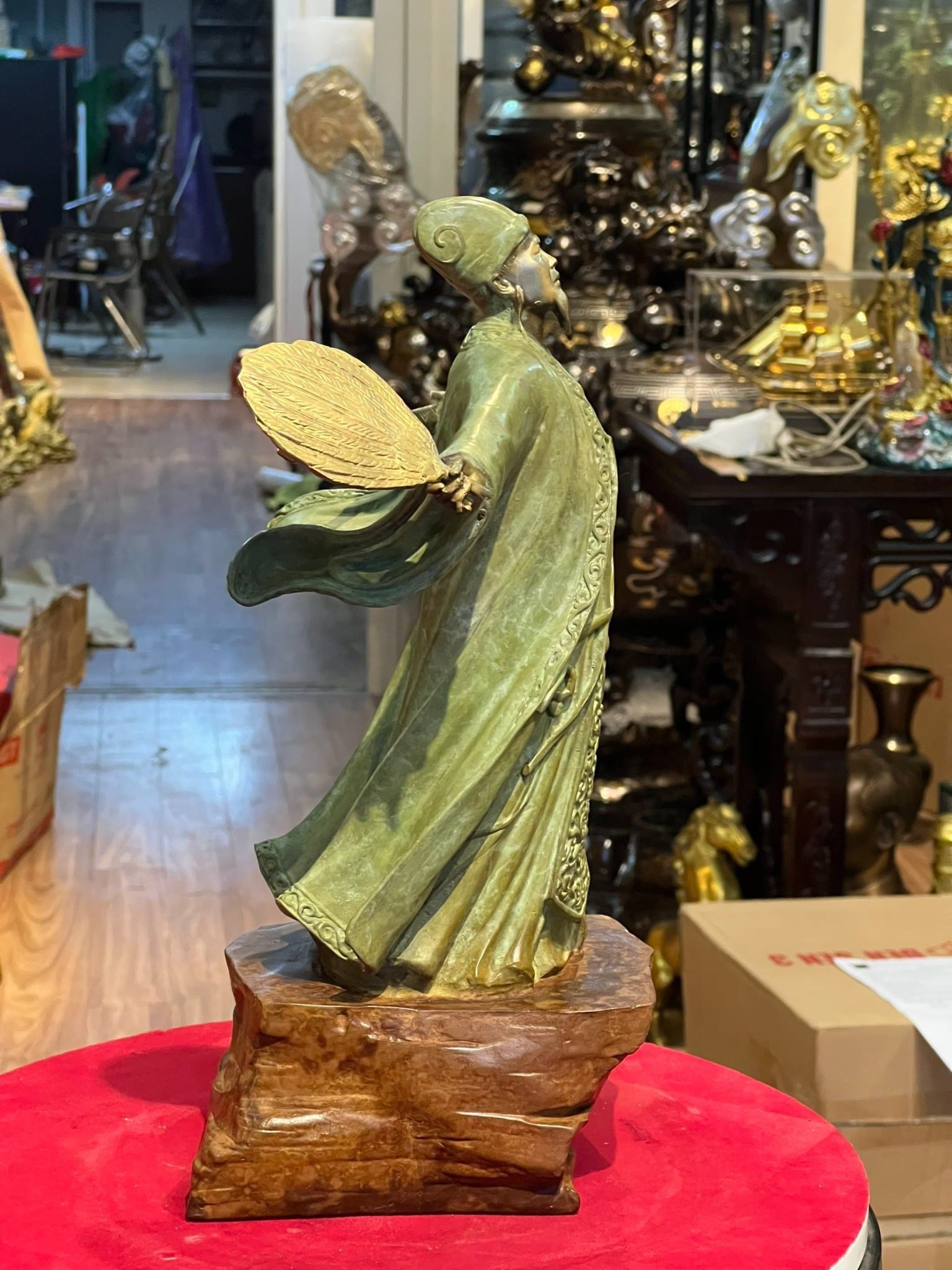 Tượng khổng minh gia cát lượng mượn gió đông