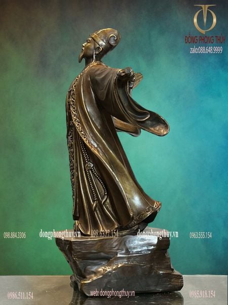 Tượng Gia Cát Lượng đón gió đông bằng đồng