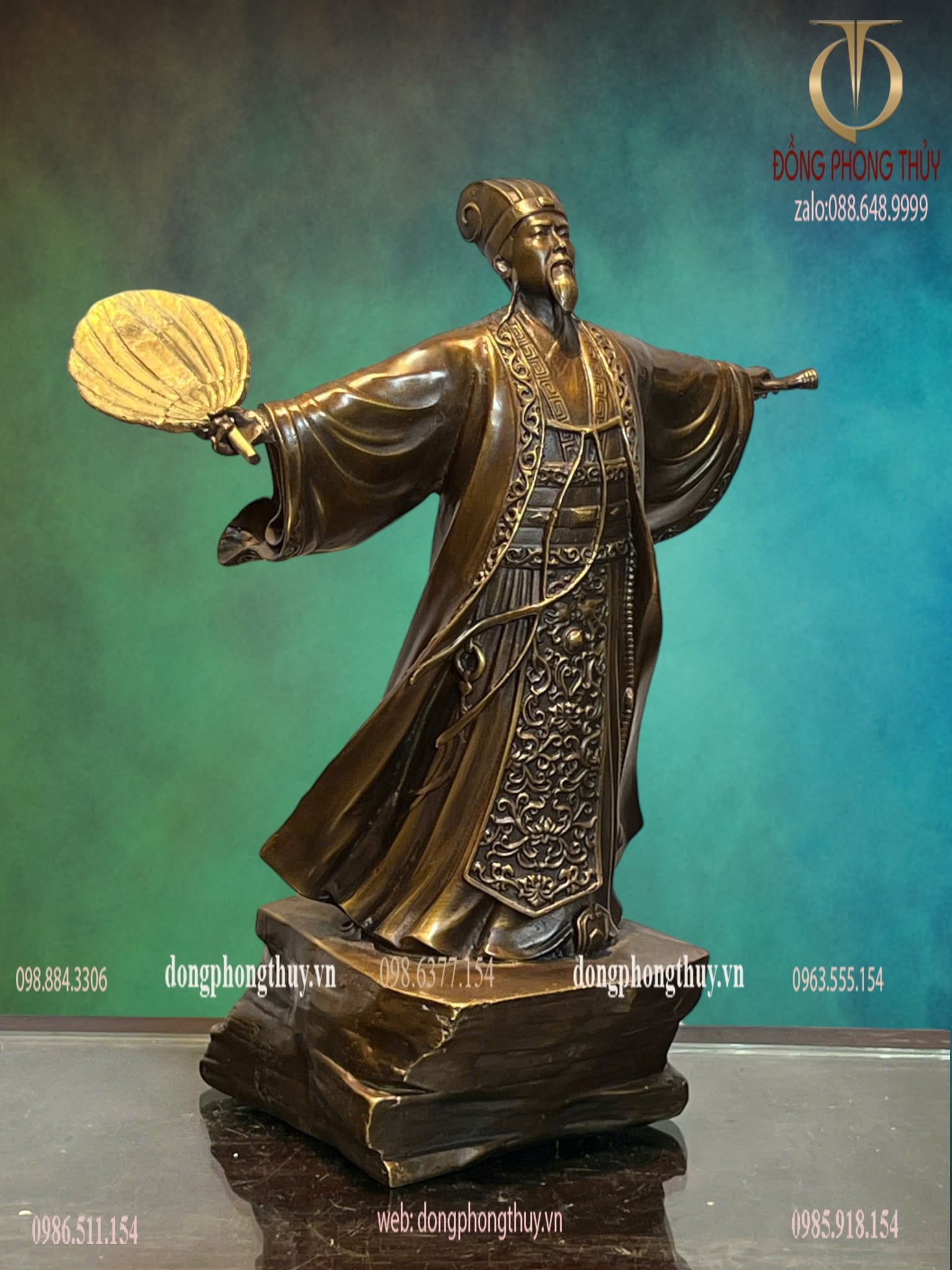 Tượng Gia Cát Lượng đón gió đông bằng đồng