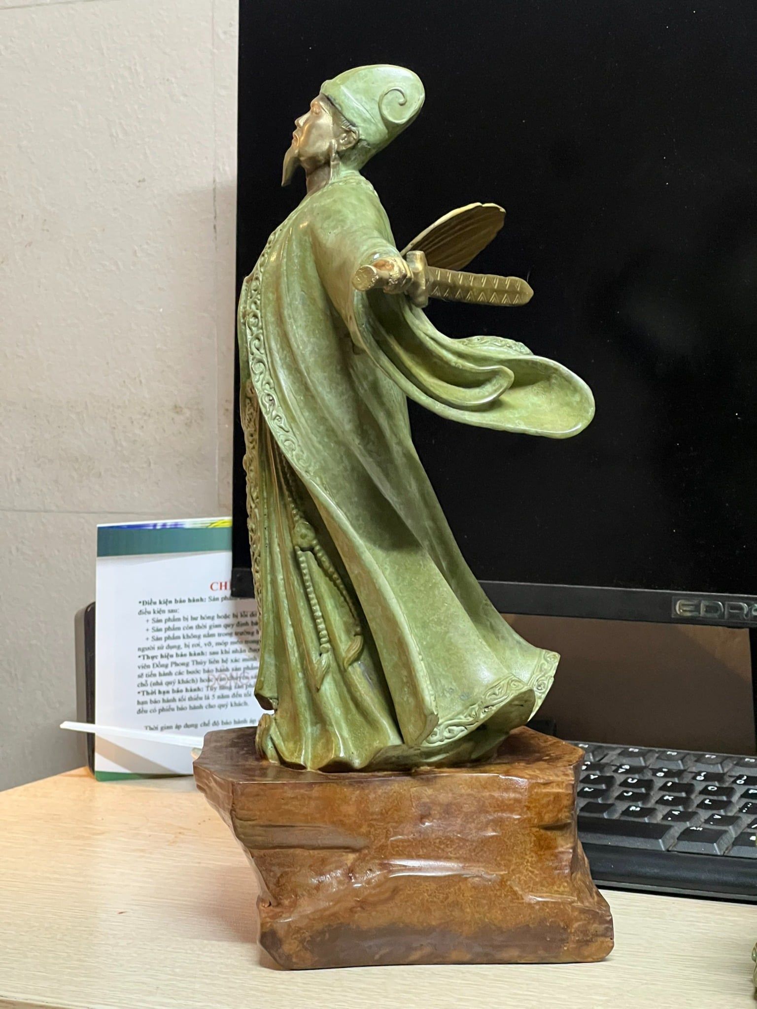 Tượng gia cát lượng mượn gió đông bằng đồng