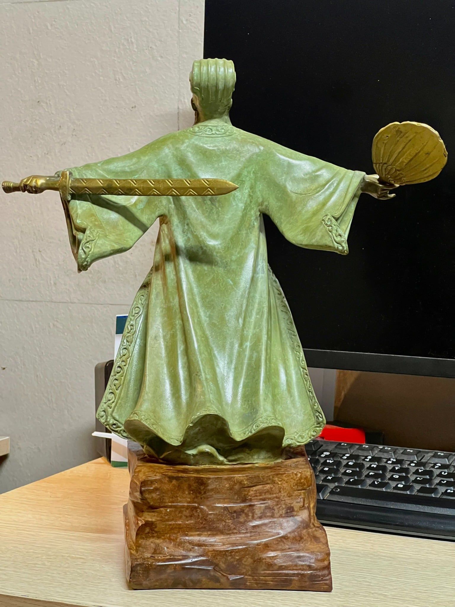 Tượng gia cát lượng mượn gió đông bằng đồng