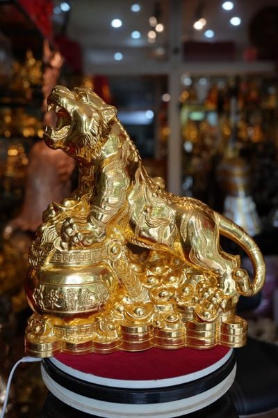 Tượng Hổ bằng đồng dát vàng 24k