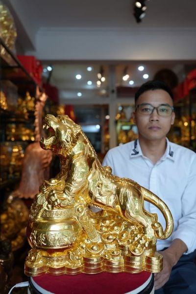 Tượng Hổ bằng đồng dát vàng 24k