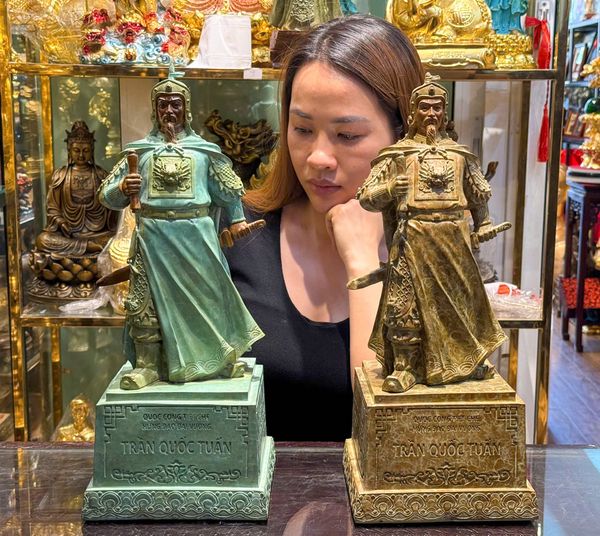 Tượng Hưng Đạo Vương bằng đồng màu patina