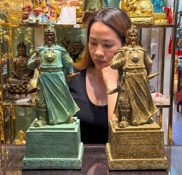 Tượng Hưng Đạo Vương bằng đồng màu patina