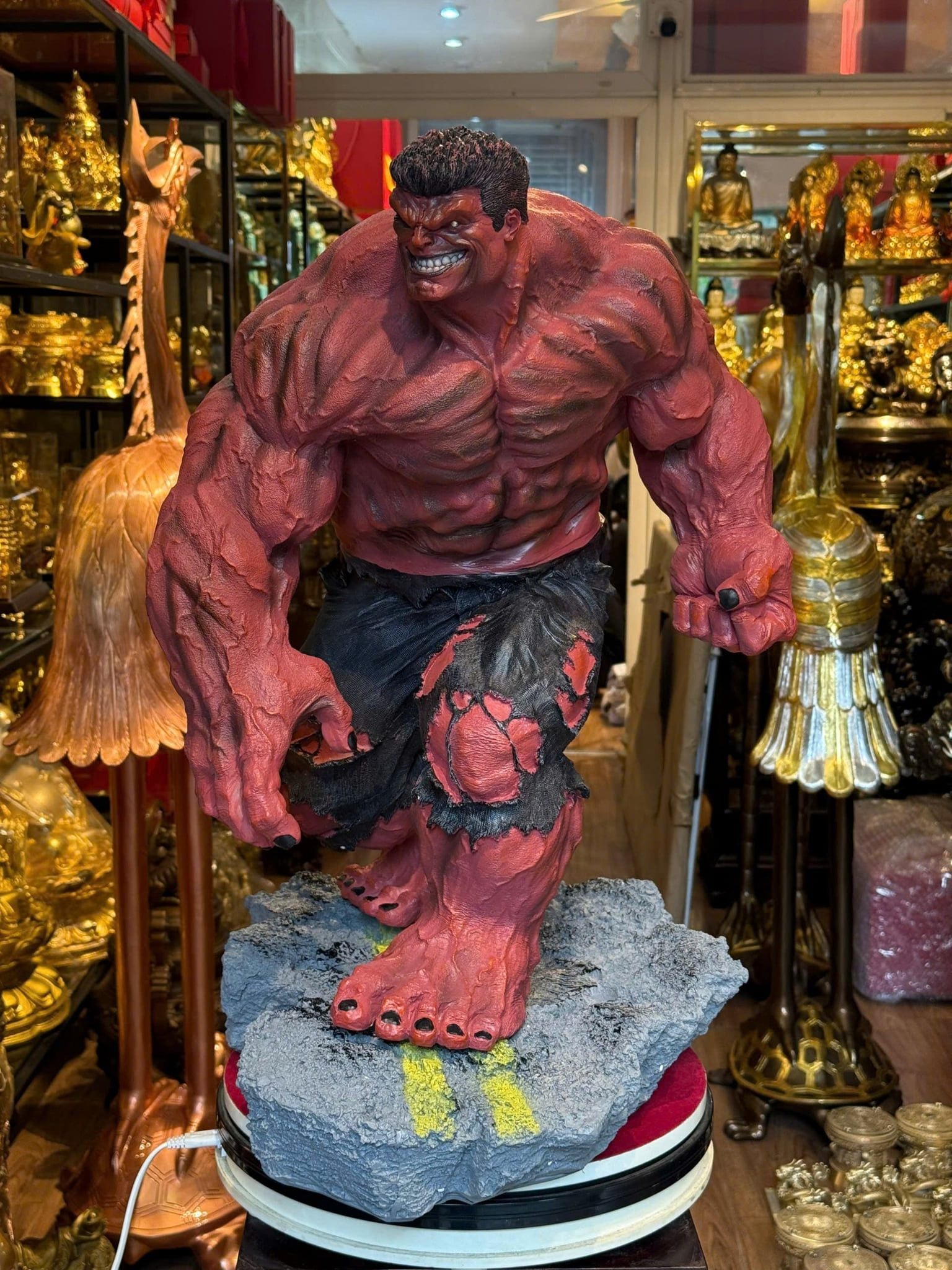 Tượng Khổng Lồ Hulk