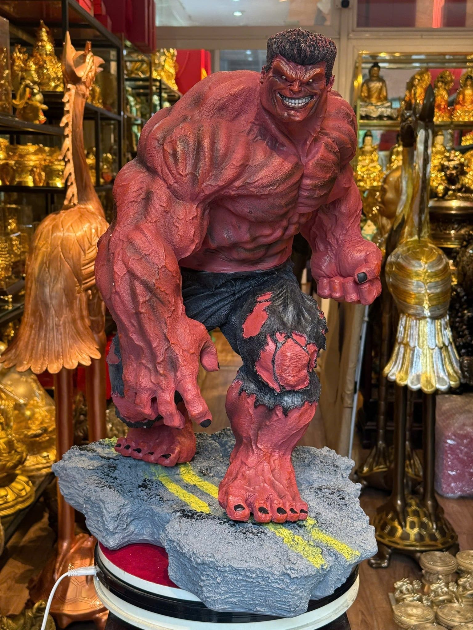 Tượng Khổng Lồ Hulk