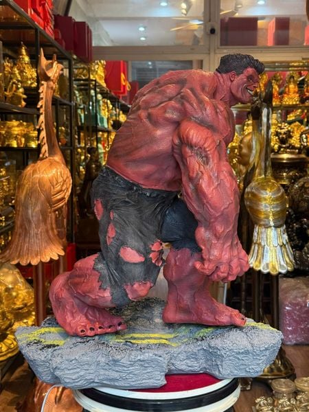 Tượng Khổng Lồ Hulk