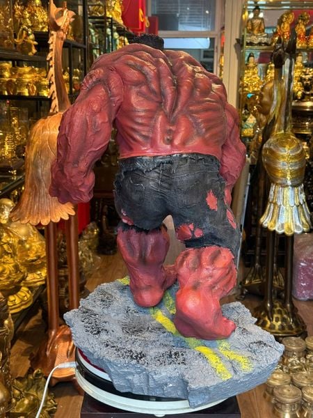 Tượng Khổng Lồ Hulk