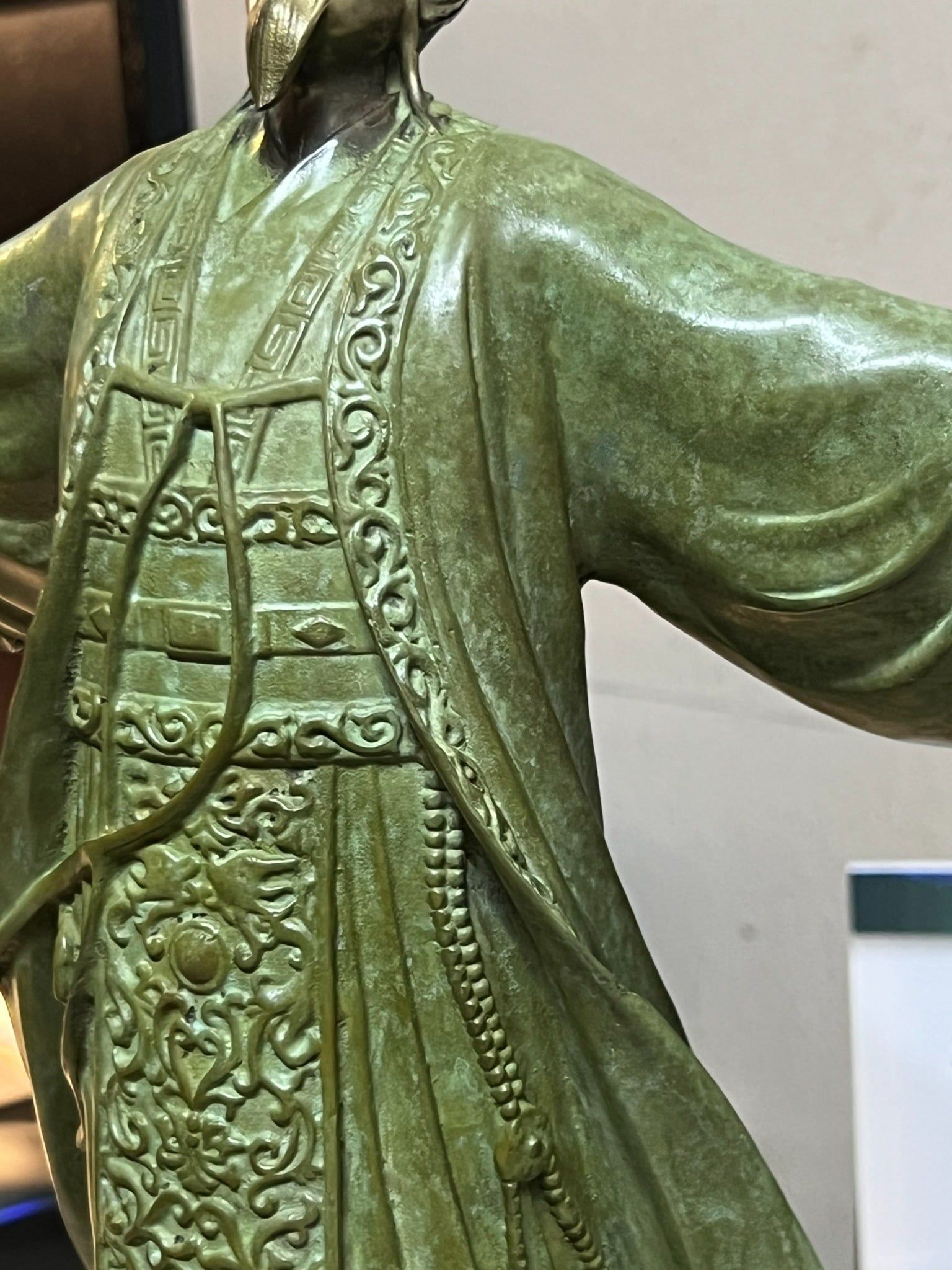 Tượng khổng minh gia cát lượng đón gió đông