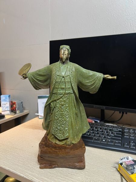 Tượng khổng minh gia cát lượng đón gió đông