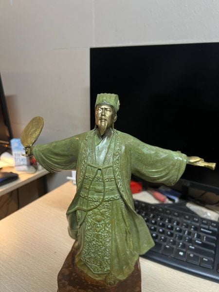 Tượng khổng minh gia cát lượng đón gió đông