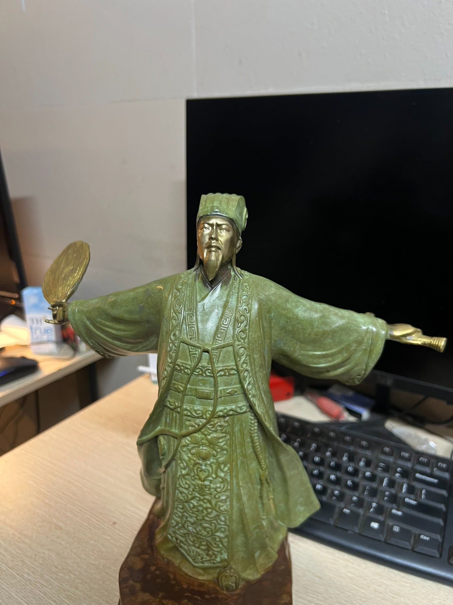 Tượng khổng minh gia cát lượng đón gió đông