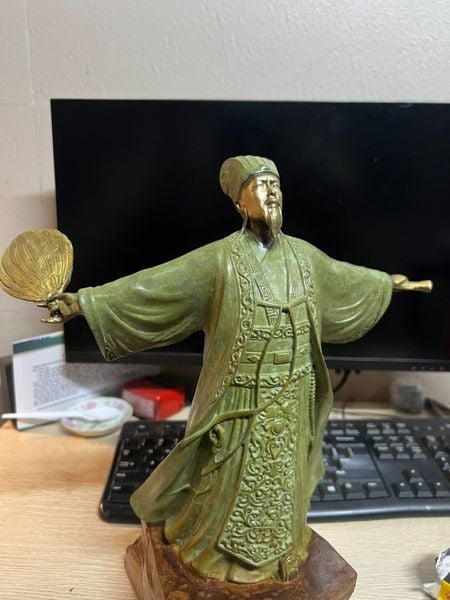 Tượng khổng minh gia cát lượng đón gió đông