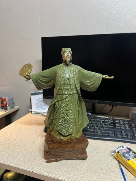 Tượng khổng minh gia cát lượng đón gió đông