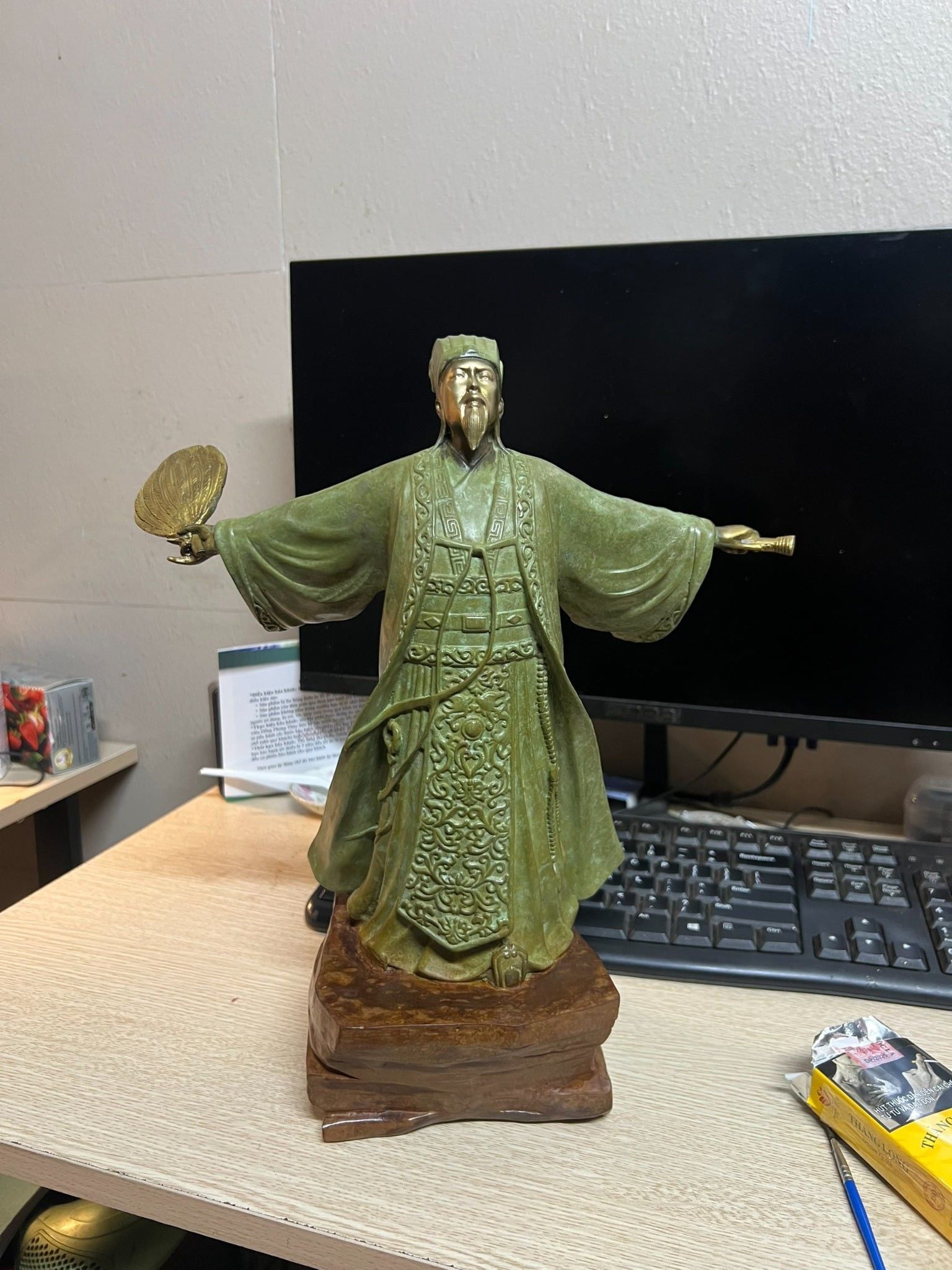 Tượng khổng minh gia cát lượng đón gió đông