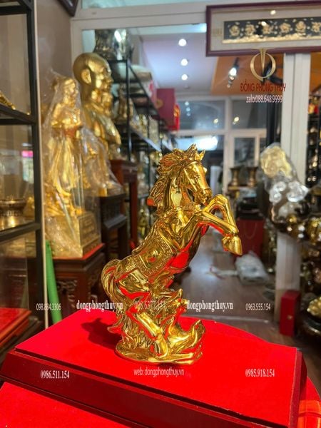 Tượng ngựa mạ vàng bằng đồng dát vàng 24k Cao 23 ngang 13 sâu 7 nặng 1,5kg