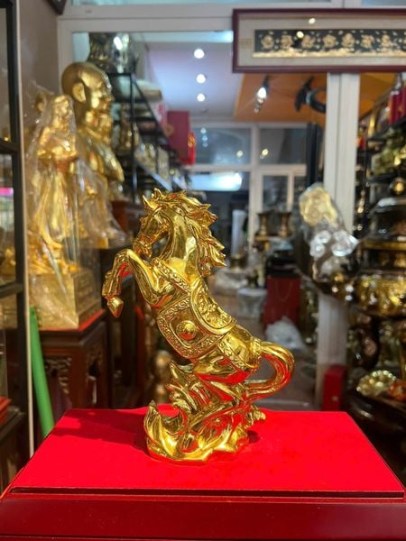 Tượng ngựa mạ vàng bằng đồng dát vàng 24k Cao 23 ngang 13 sâu 7 nặng 1,5kg