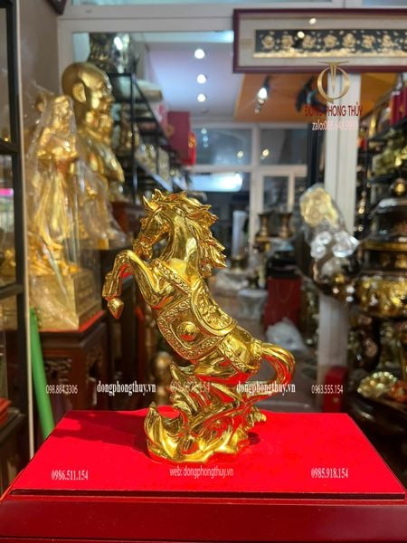 Tượng ngựa mạ vàng bằng đồng dát vàng 24k Cao 23 ngang 13 sâu 7 nặng 1,5kg