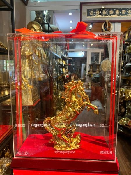 Tượng ngựa mạ vàng bằng đồng dát vàng 24k Cao 23 ngang 13 sâu 7 nặng 1,5kg