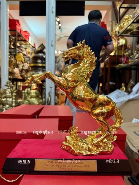 Tượng ngựa 27cm bằng đồng dát vàng 24k