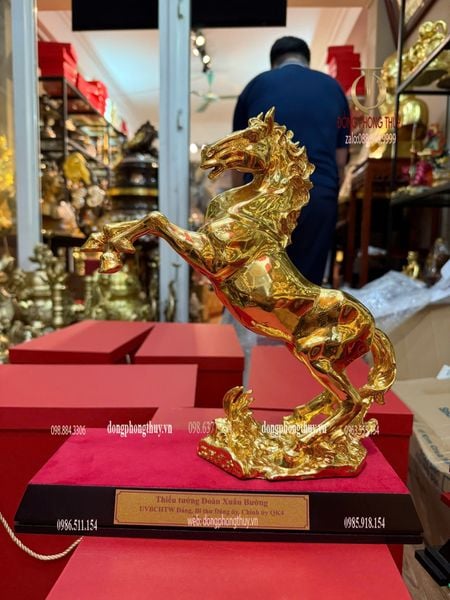 Tượng ngựa 27cm bằng đồng dát vàng 24k