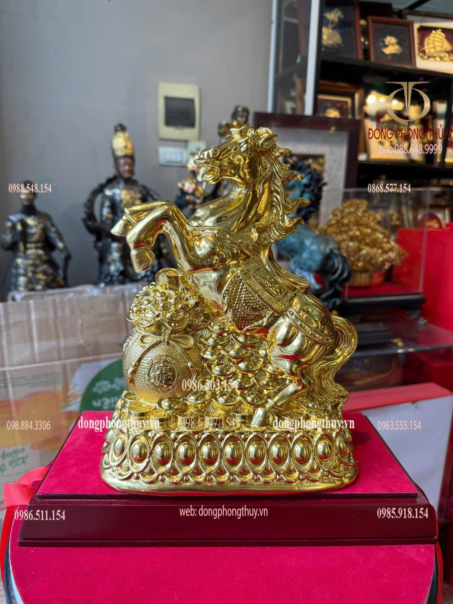 Tượng ngựa bằng đồng dát vàng nano