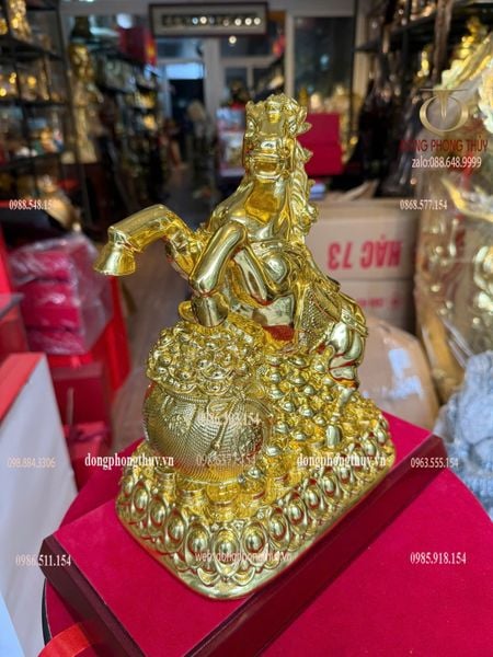 Tượng ngựa bằng đồng dát vàng nano