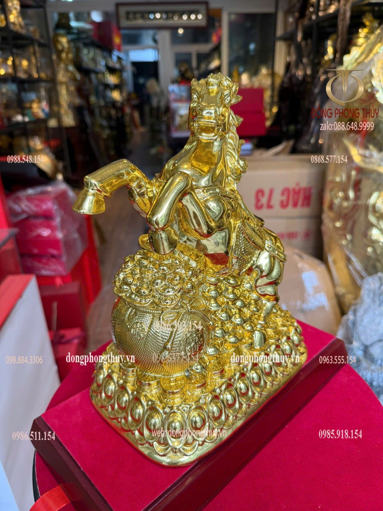 Tượng ngựa bằng đồng dát vàng nano