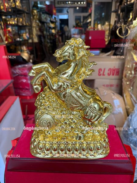 Tượng ngựa bằng đồng dát vàng nano