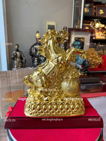 Tượng ngựa bằng đồng dát vàng nano